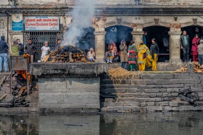 crematie Kathmandu in zwart-wit