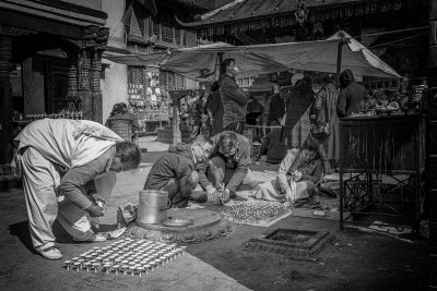 Straatfotografie Kathmandu in zwart-wit